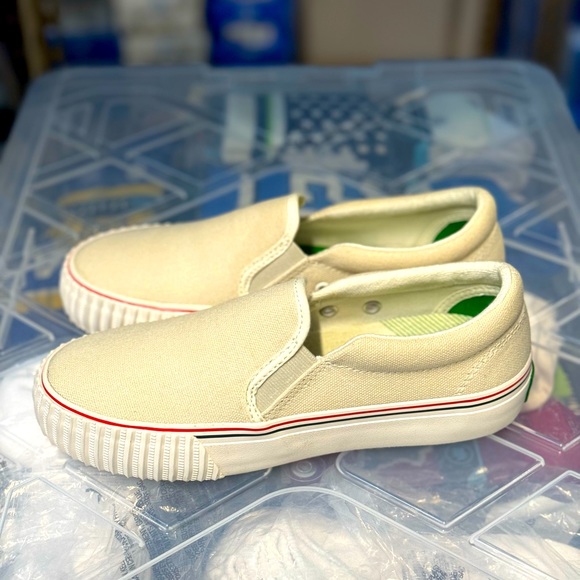 PF Flyer slip on low cream new in box - Picture 3 of 3